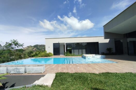 Casa campestre en arriendo en Combia